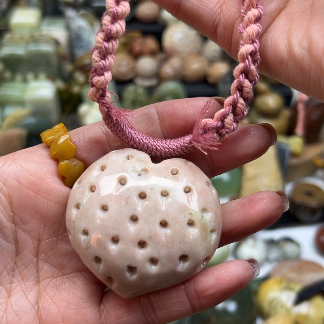 岫玉未镶嵌颈饰辽阳粉草莓