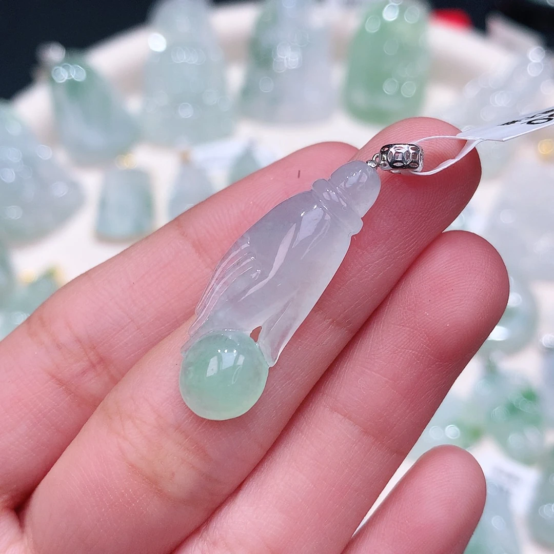 颈饰18K金镶嵌翡翠31.2-10.9-2.1