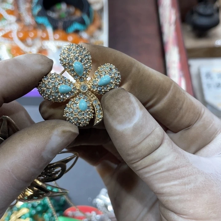 香**约新亿阁祝福大家新年快乐