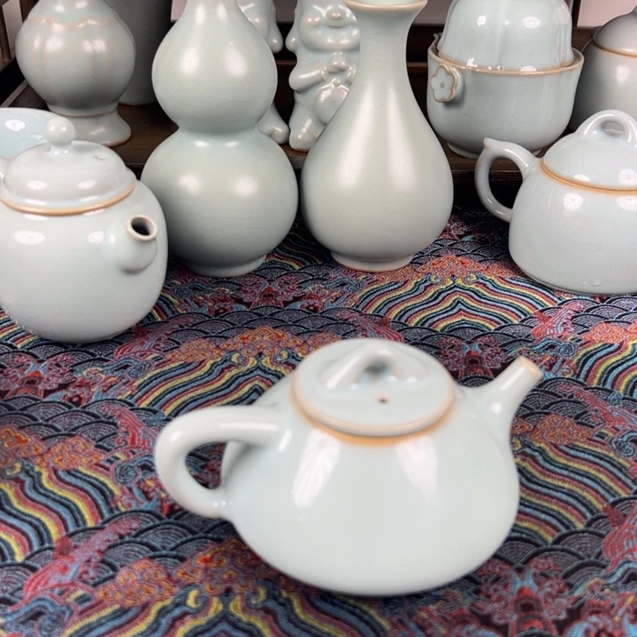 天青釉水石瓢壶微瑕