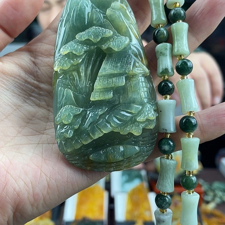 蛇纹石玉未镶嵌颈饰
