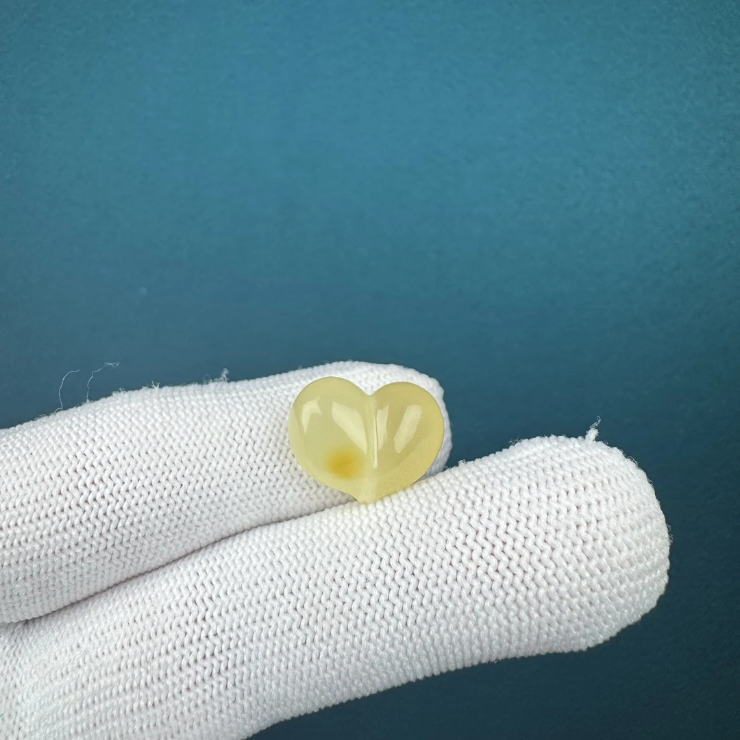 K4598天然蜜蜡 屁桃爱心 12.9*8.7mm支持复检 假一罚四