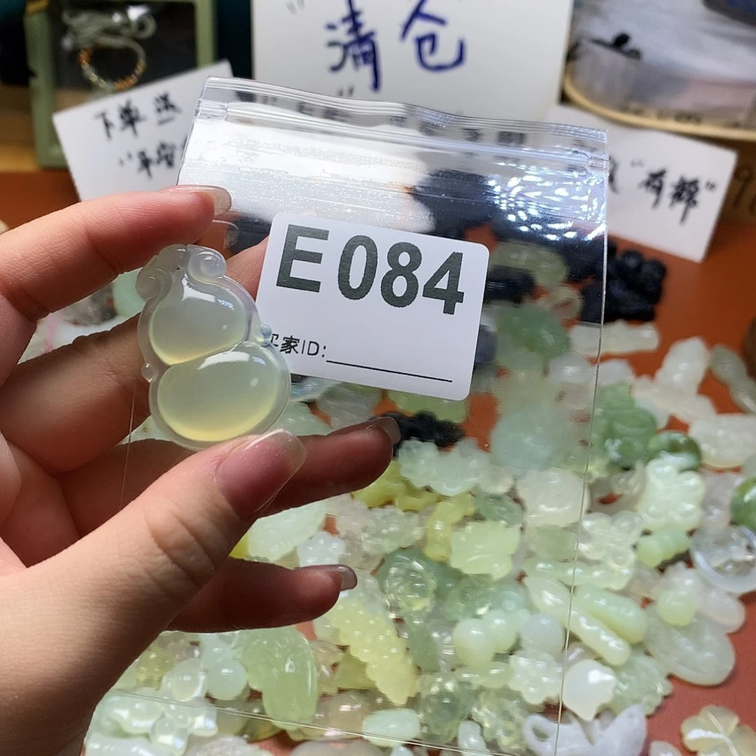 蛇纹石玉颈饰合金