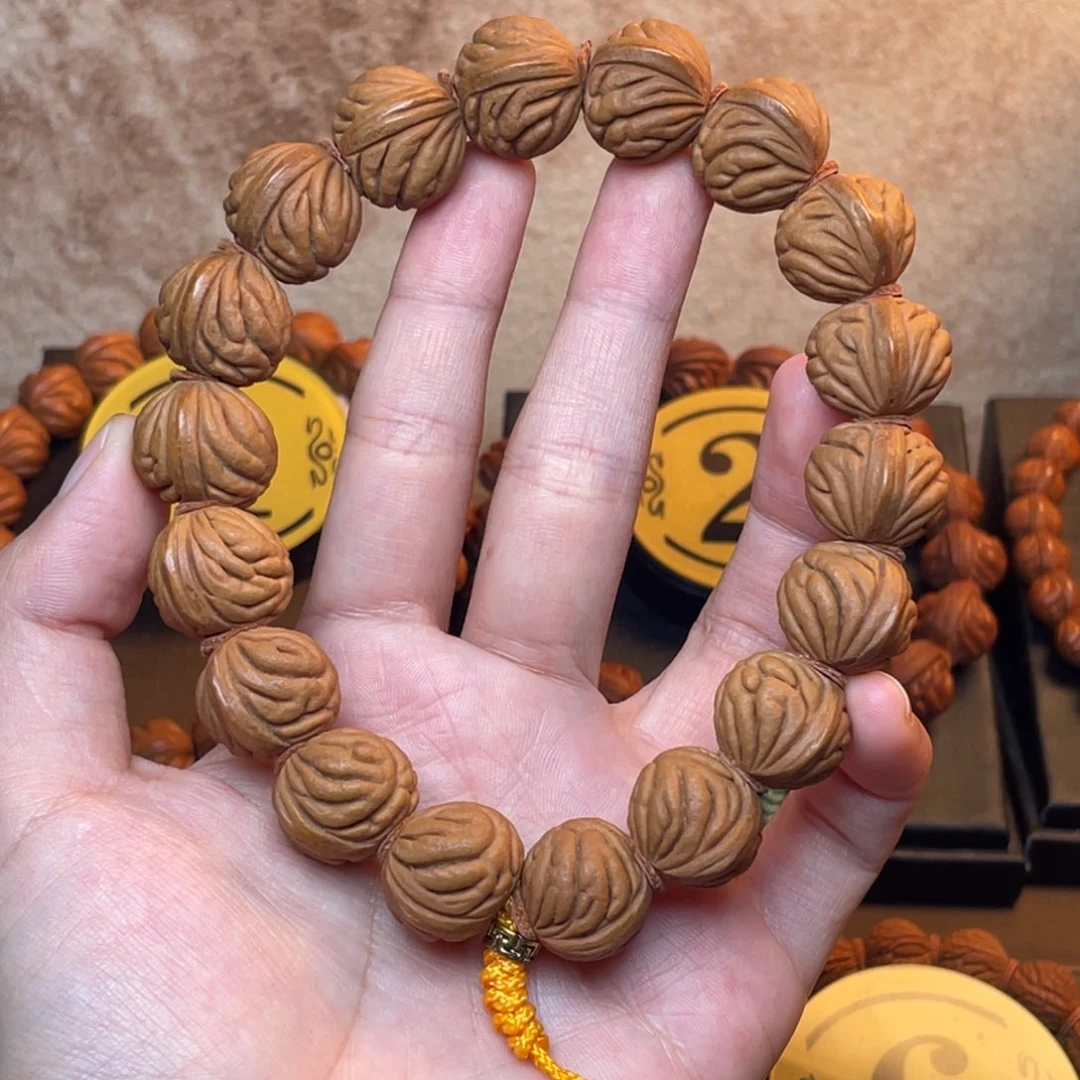 吊坠桃核祥云纹17手持