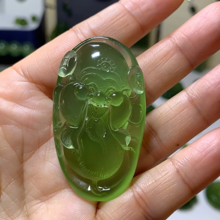 岫玉未镶嵌颈饰吊坠