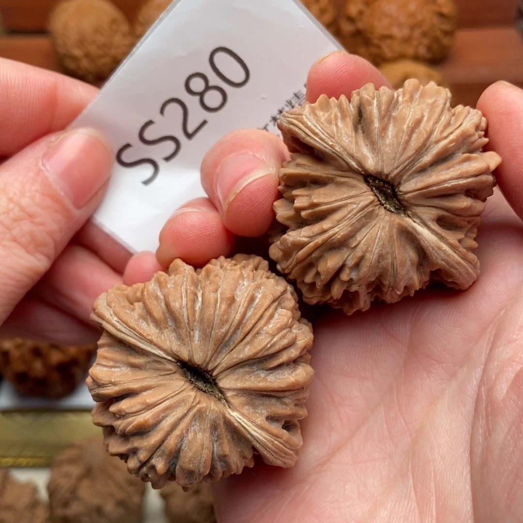 M***e把件文玩核桃红皮大肚楼43