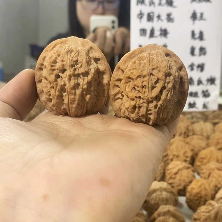 吊坠文玩核桃血麒麟40虫眼儿