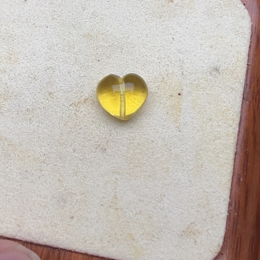 裸石琥珀未镶嵌金魄爱心