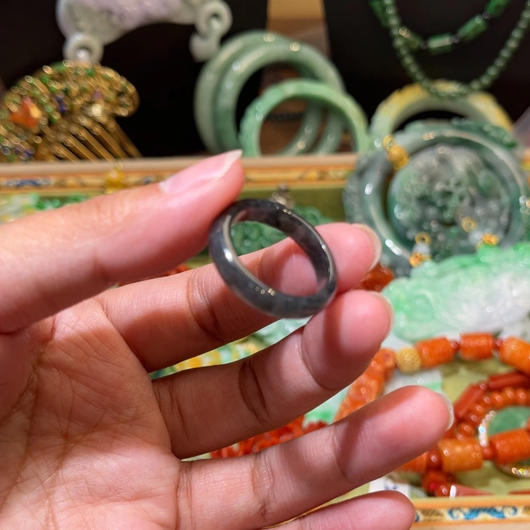 翡翠未镶嵌颈饰待编织