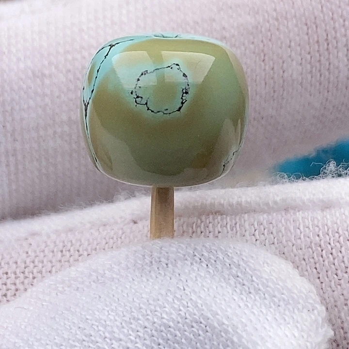 绿松石未镶嵌珠宝奇石12