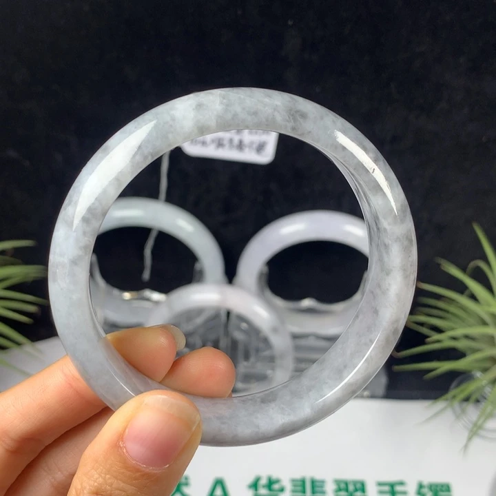 翡翠未镶嵌手镯44号。 58.8圈