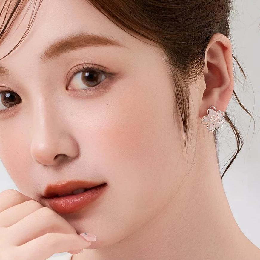 铜合金耳饰  镀k金 2025款C7493【粉仙女花】Jeannie zoo 耳钉