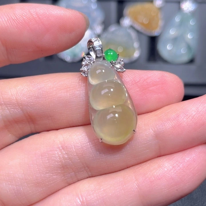 颈饰18K金镶嵌翡翠翡翠