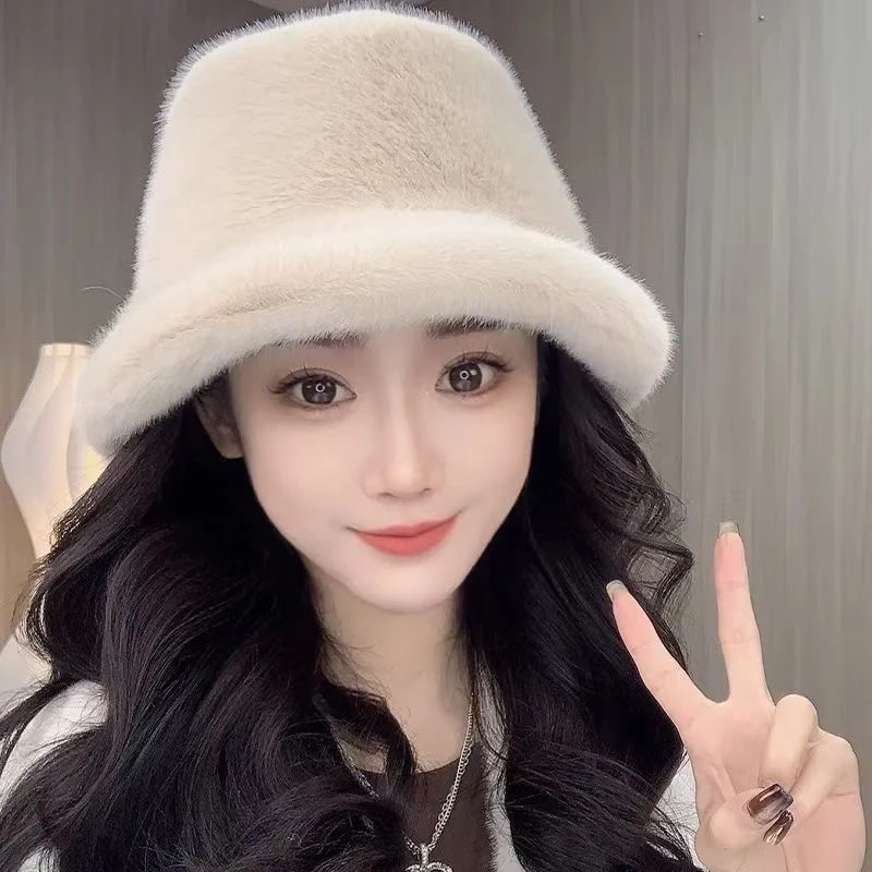 直播间好看的米色毛毛帽子。