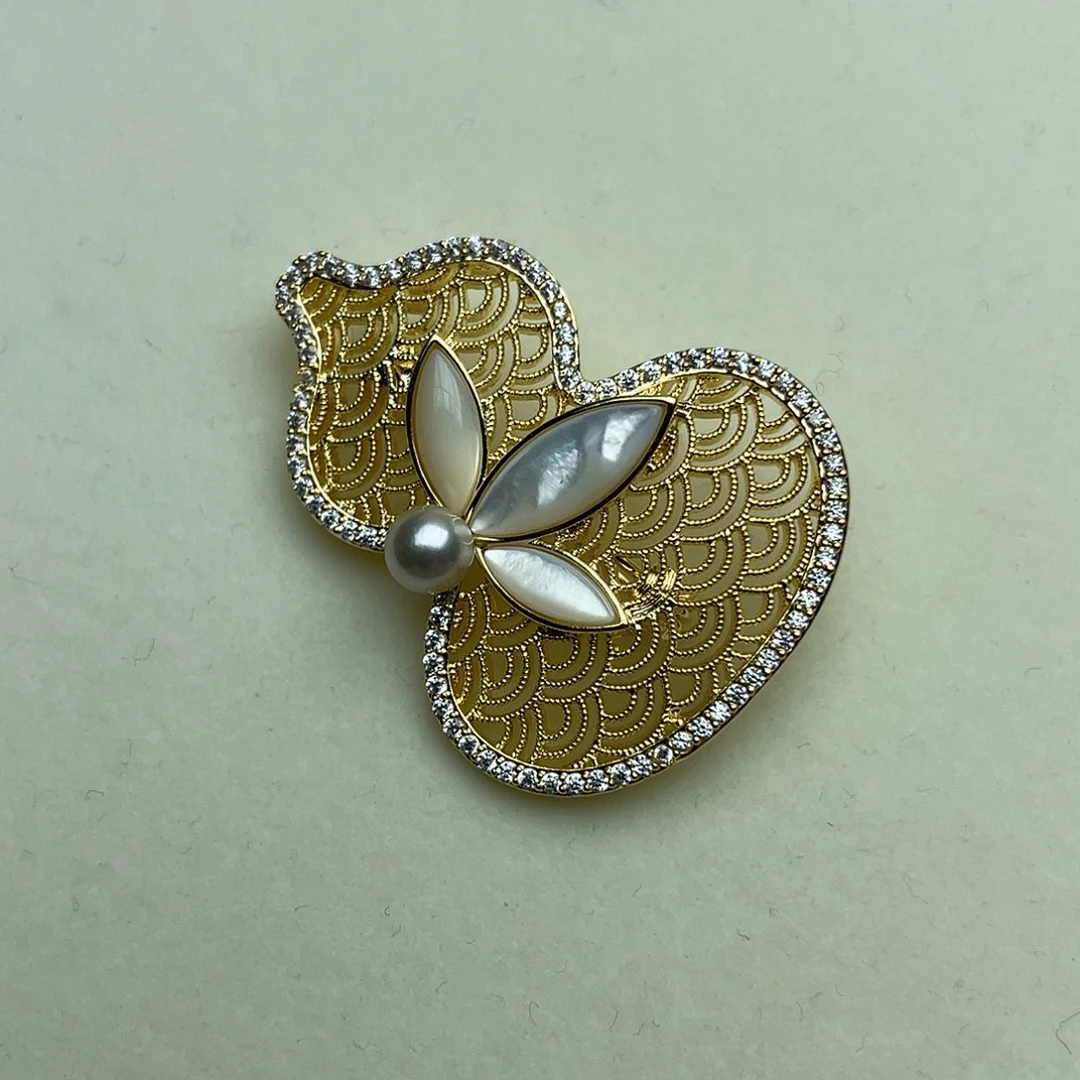 海水珍珠合金胸饰