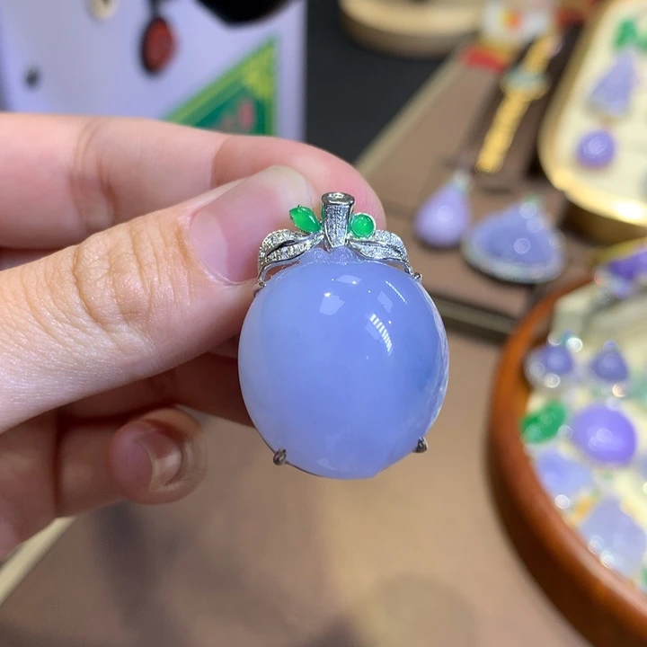 翡翠18K金镶嵌颈饰翡翠