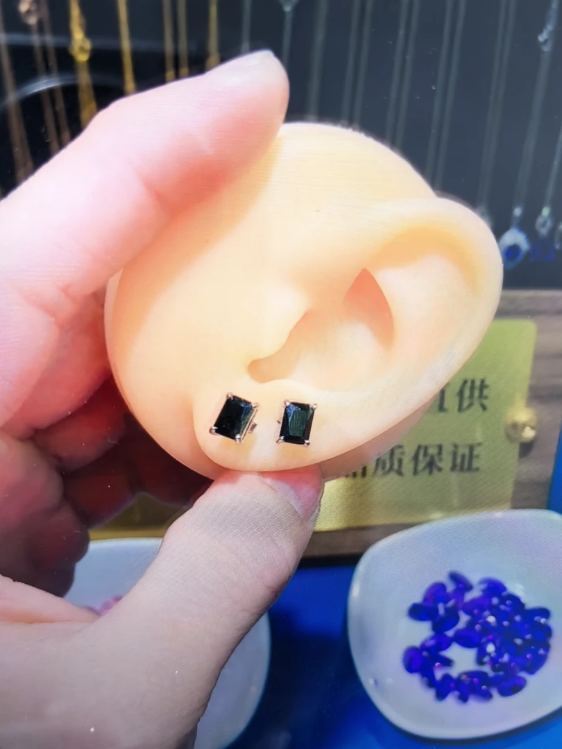 s925银镶嵌蓝宝石耳钉