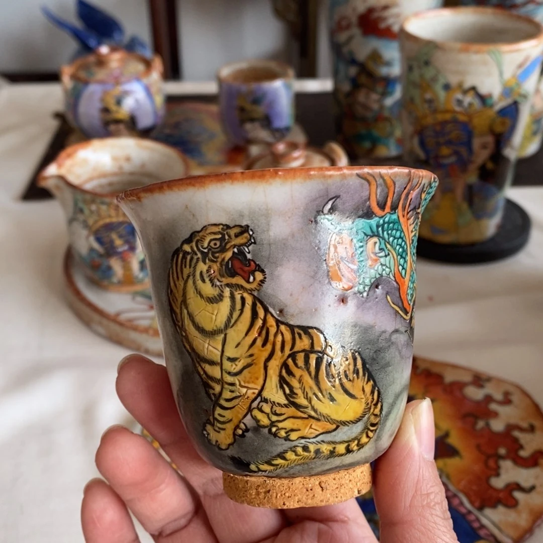 手工手绘龙虎茶杯