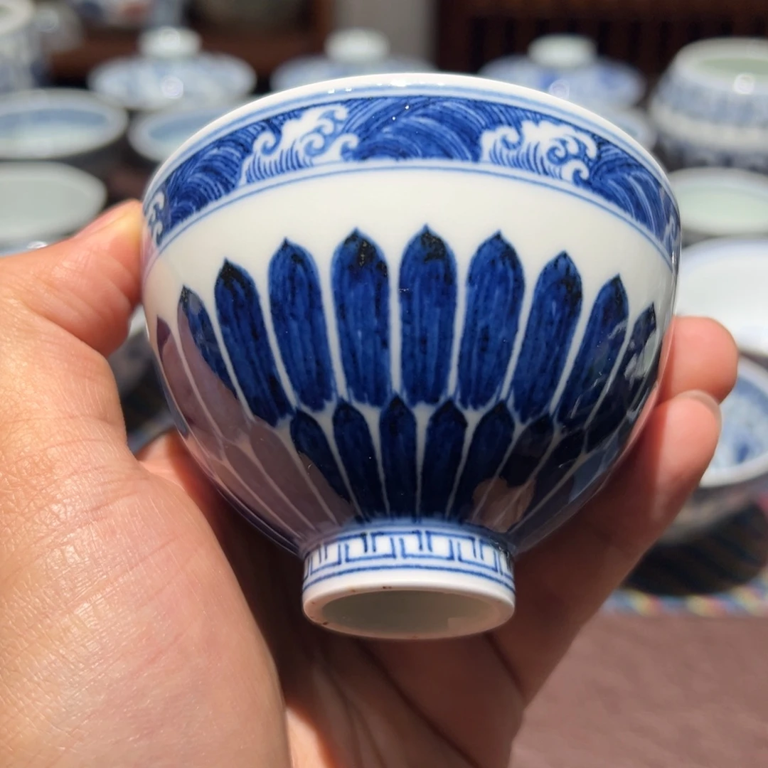 陶精品青花海水双菊瓣纹鸡心杯口径约8.5厘米