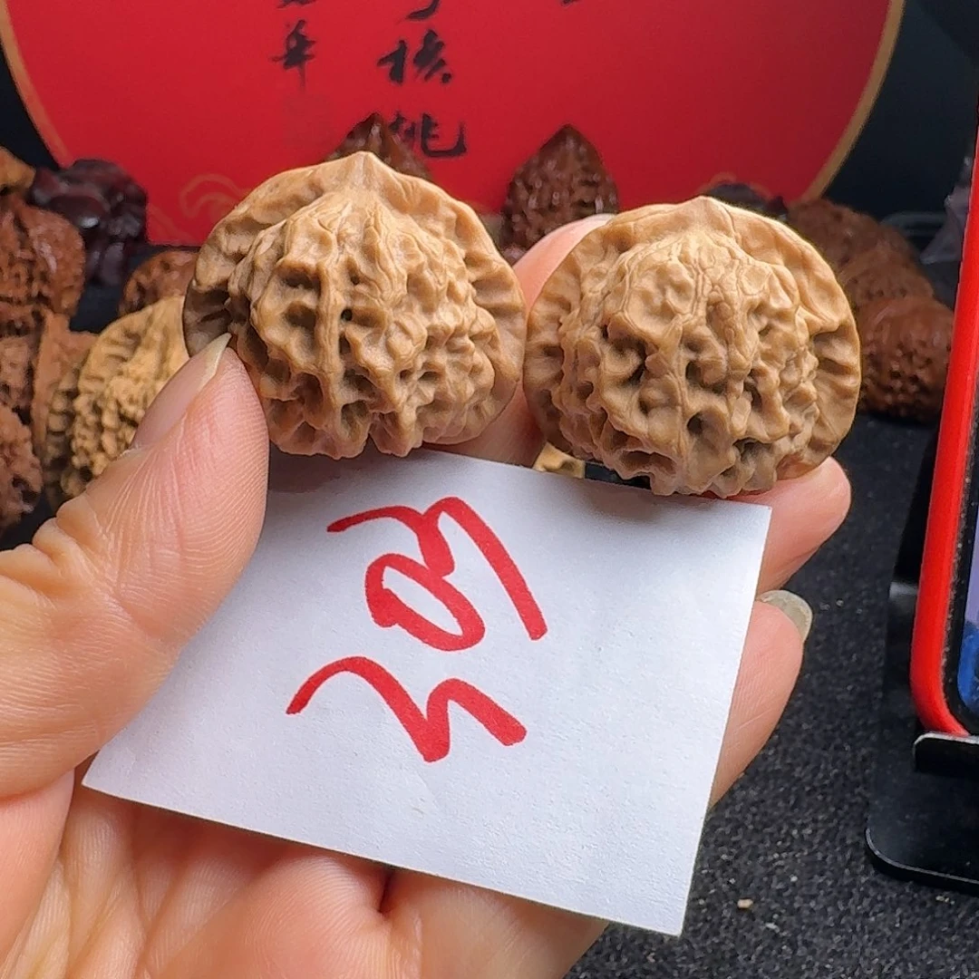 文玩核桃把件37玄月小龙纹