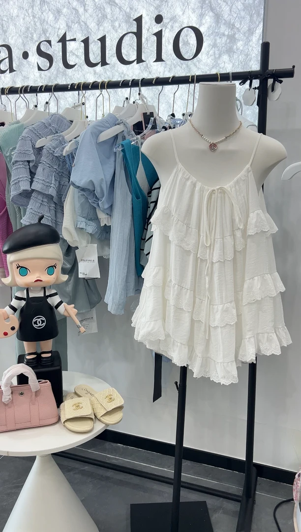 韩系甜美风白色蕾丝拼接荷叶边吊带背心女夏季外穿宽松上衣