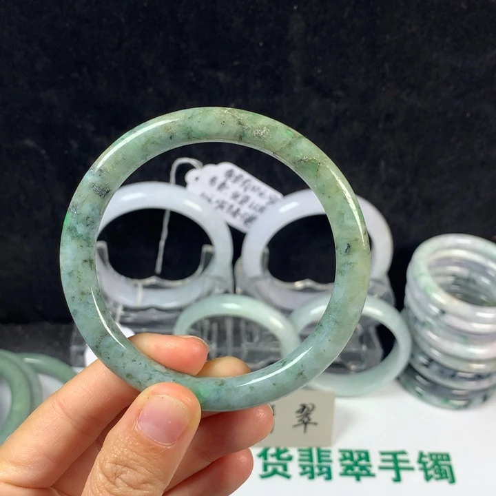 翡翠未镶嵌手镯29号。 60圈