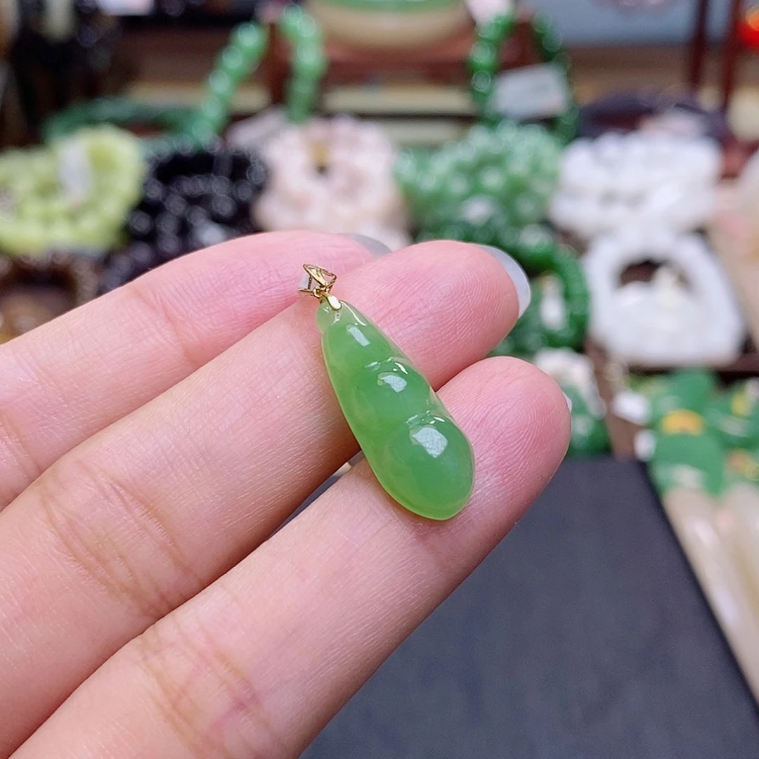 和田玉未镶嵌颈饰碧玉苹果绿金镶福豆