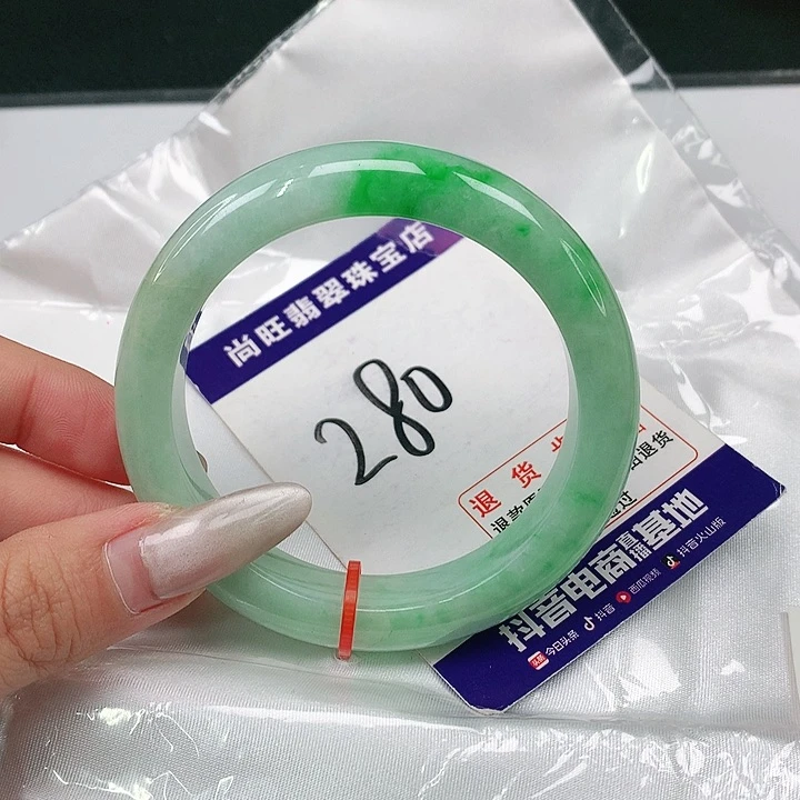 翡翠手镯未镶嵌翡翠12
