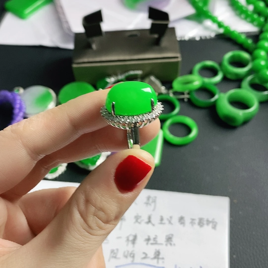 翡翠耳饰未镶嵌戒指