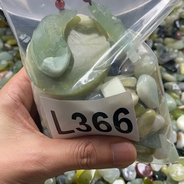 蛇纹石玉鱼缸石未镶嵌