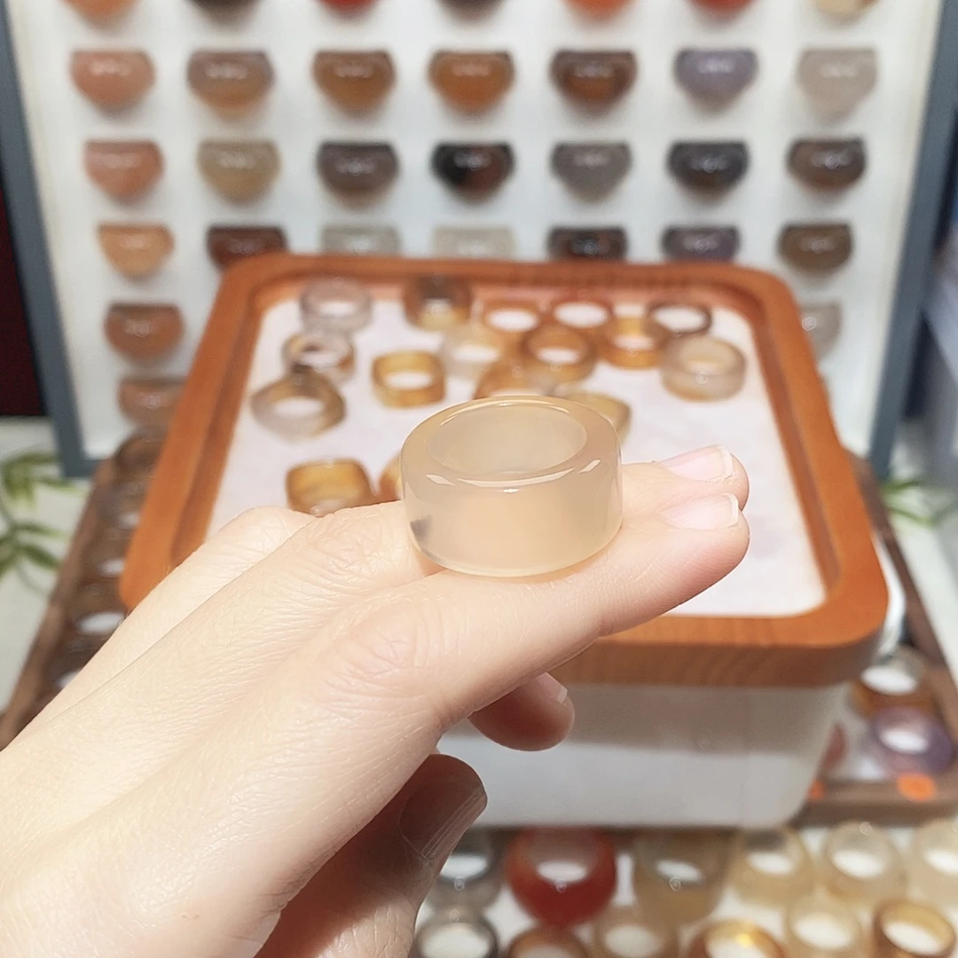 Y***7玛瑙/玉髓未镶嵌戒指港15