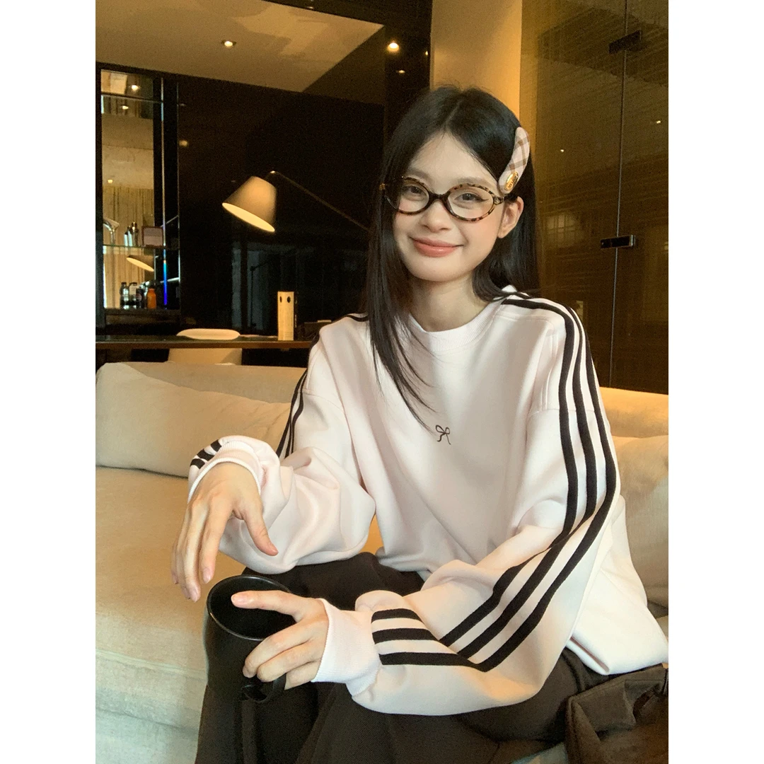 宋正恩10/20 【休闲风~粉色小蝴蝶结织带圆领卫衣】AA26813