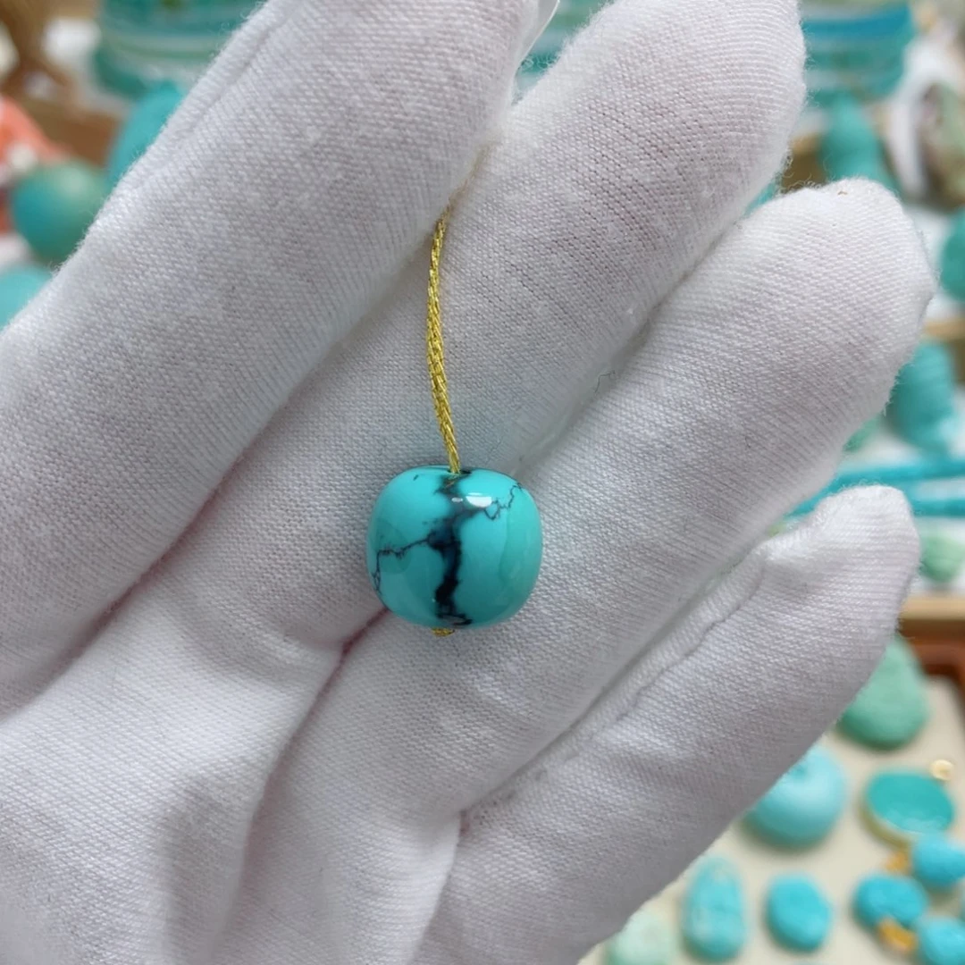 云***蓝绿松石未镶嵌珠宝奇石