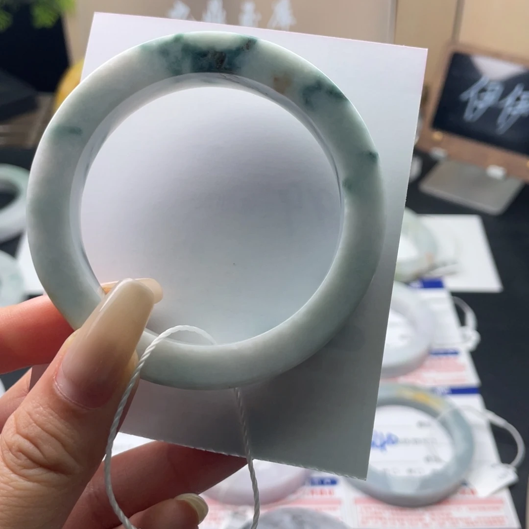 定制翡翠未镶嵌翡翠手镯基地质检发货