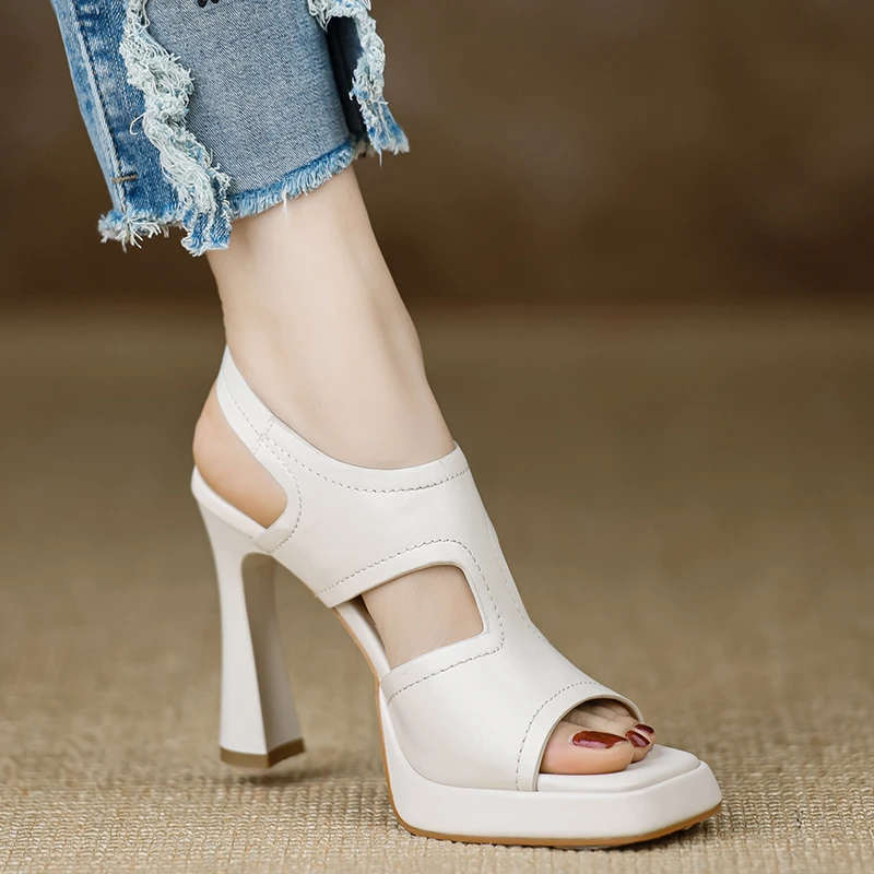 小个子手工女鞋10cm~新款2025不累脚气质高跟鞋凉鞋防水台米白色