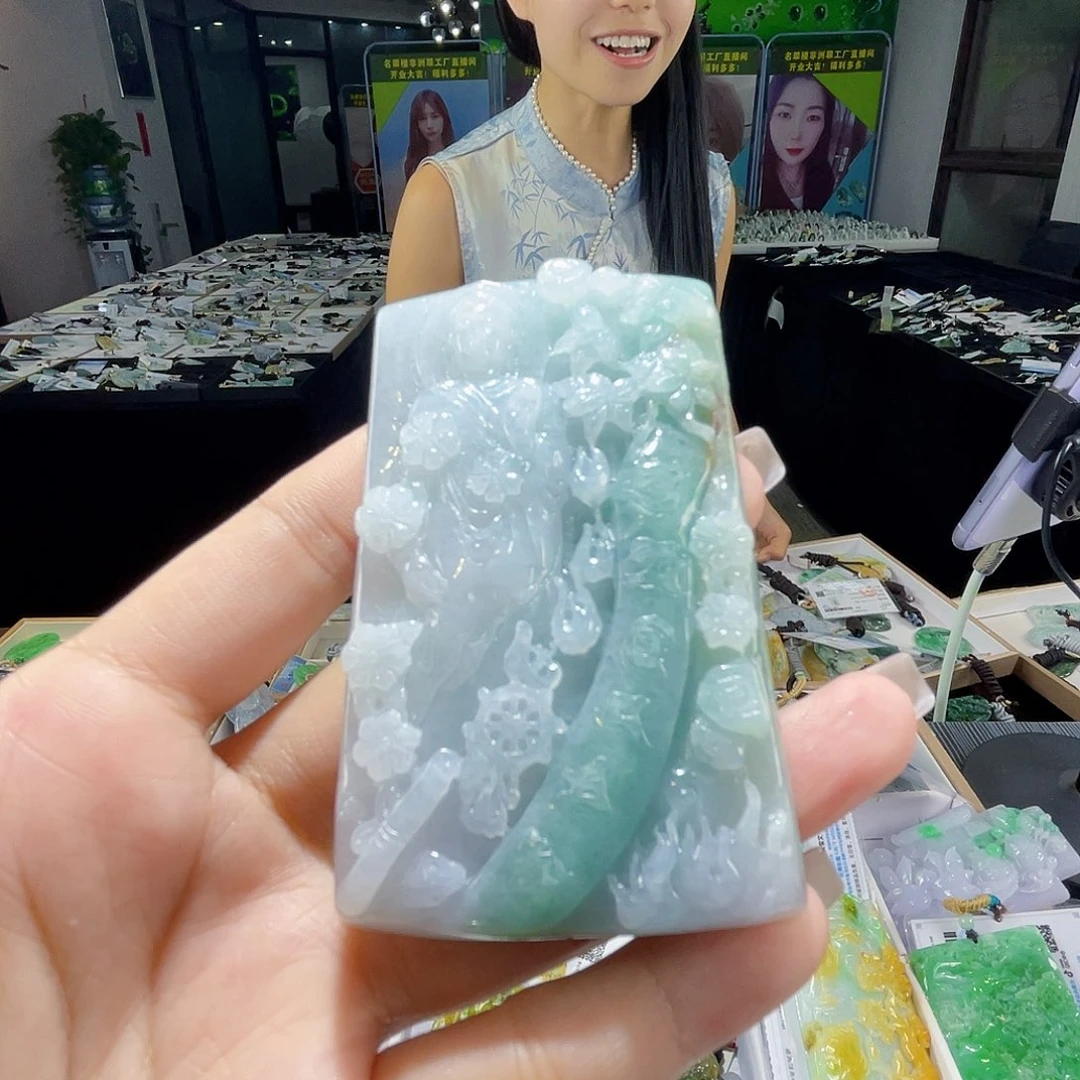 颈饰未镶嵌翡翠一个