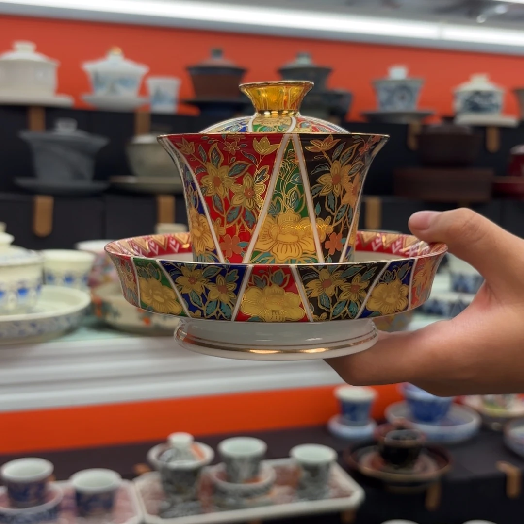 茶具是指由两块金属做成而做成