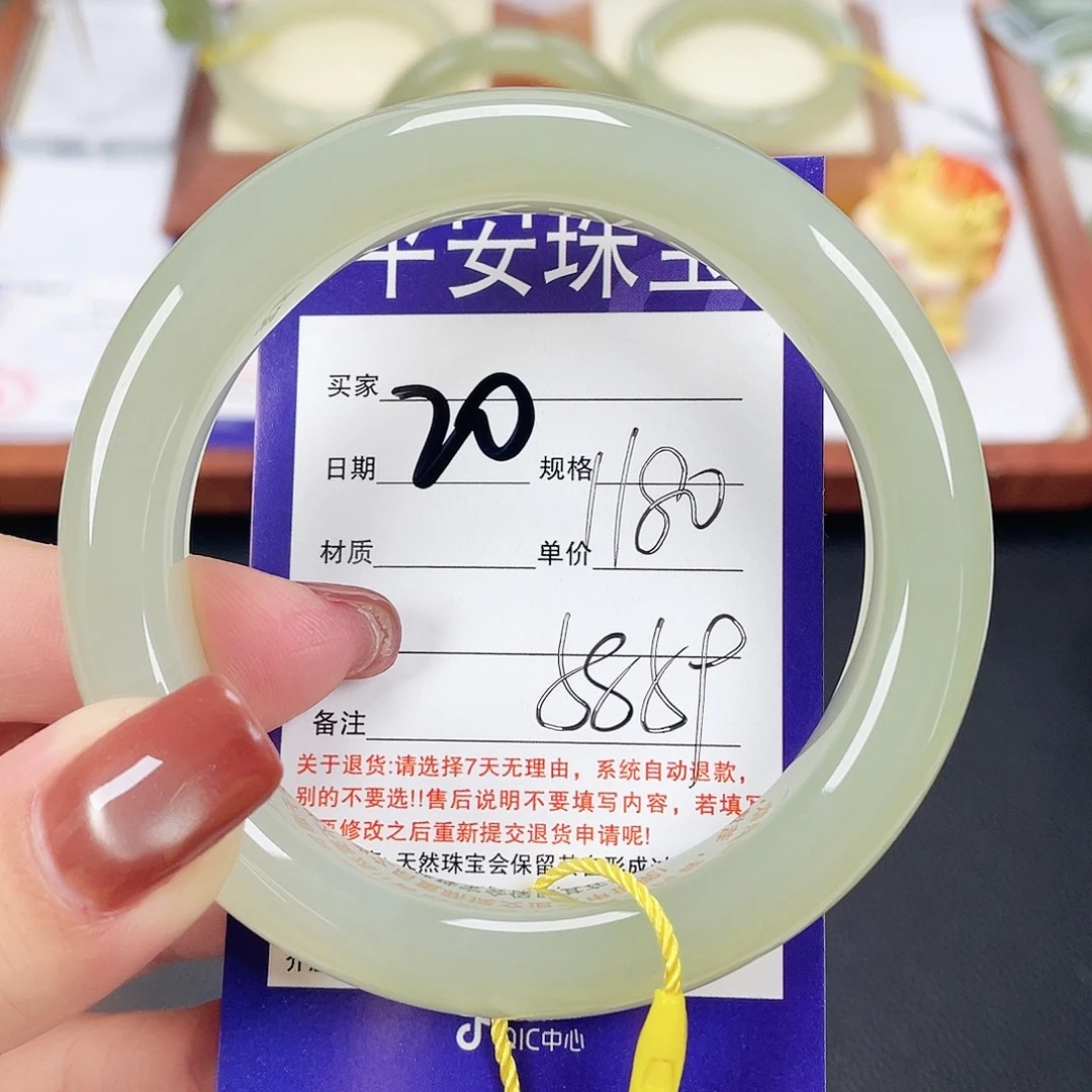 和田玉未镶嵌手镯