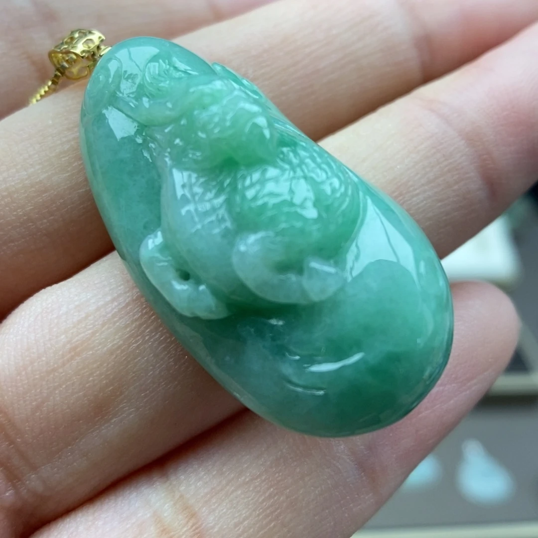 翡翠18K金镶嵌颈饰吊坠21