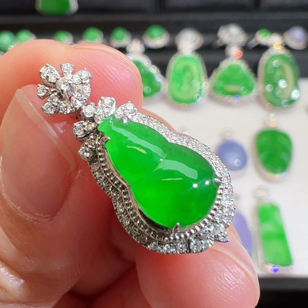 翡翠吊坠(不含链)18K金镶嵌