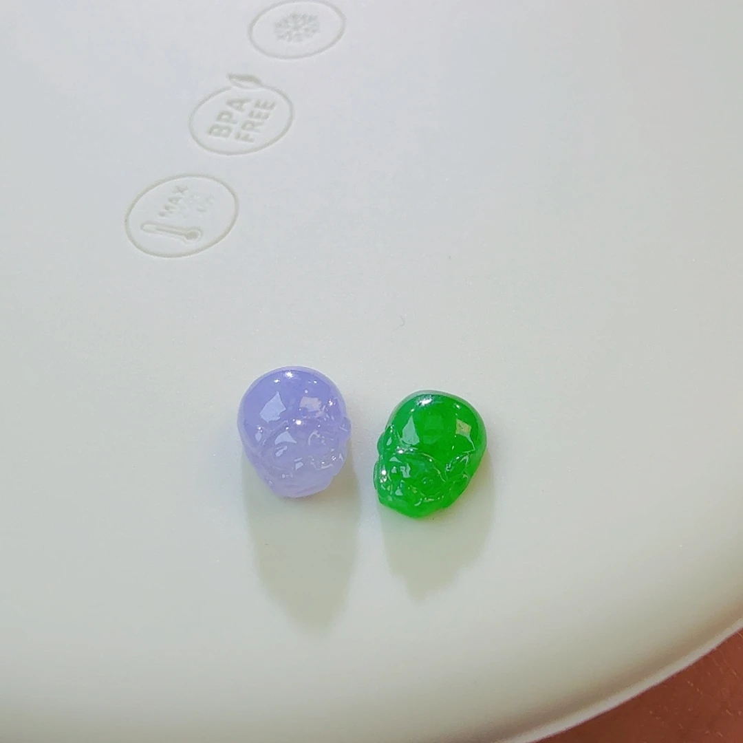 翡翠裸石貔犰一对