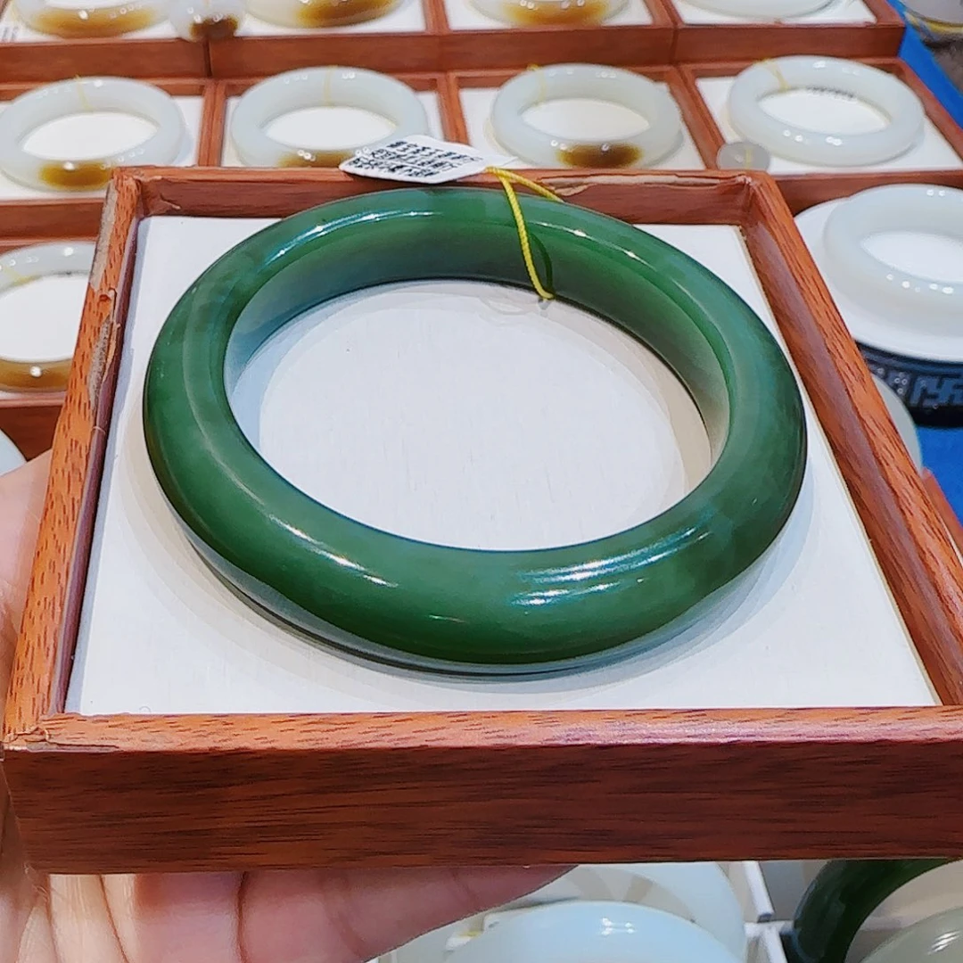 和田玉手镯未镶嵌俄碧58