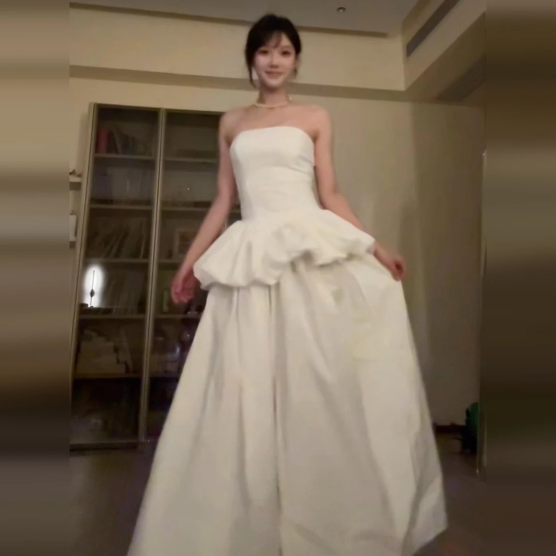 法式白色花苞抹胸连衣裙子女夏季2025新款高级感绝美掐腰套装长裙