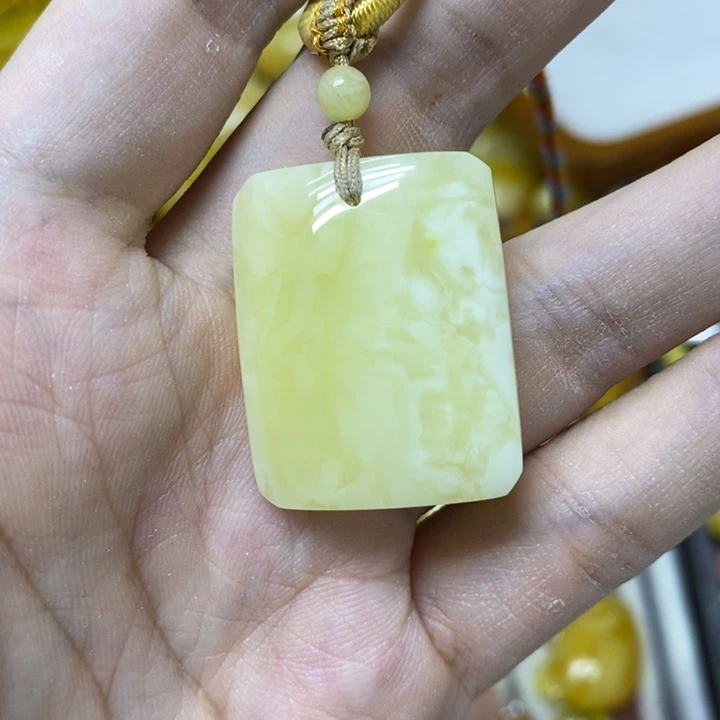 蜜蜡未镶嵌裸石吊坠