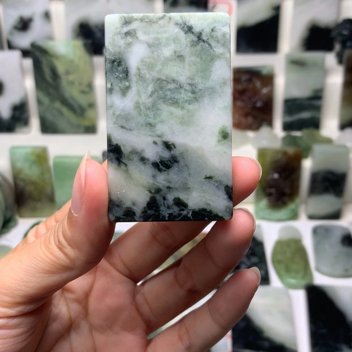 独山玉未镶嵌颈饰