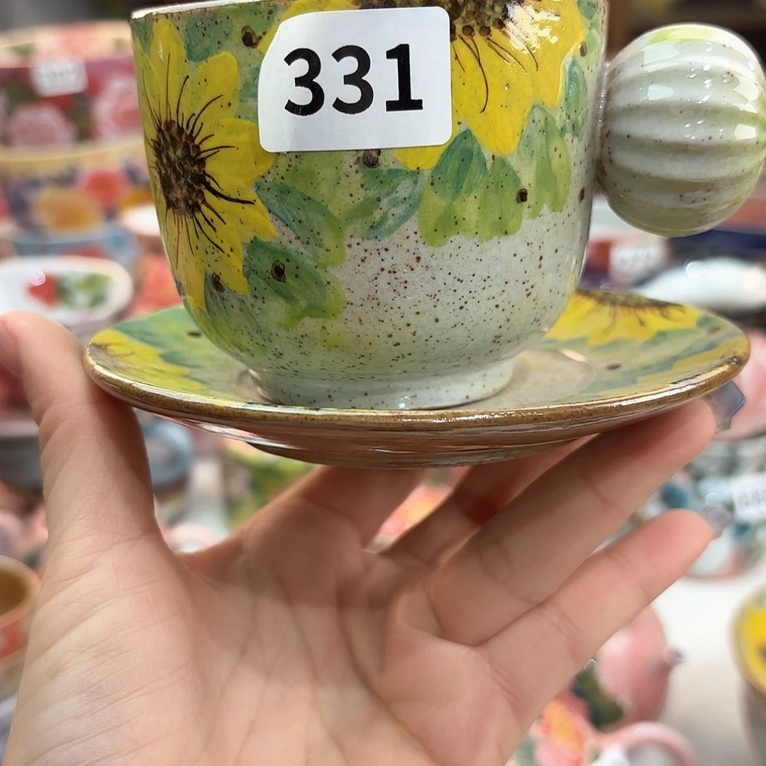 瓷片在干嘛我也要上班呢^_^