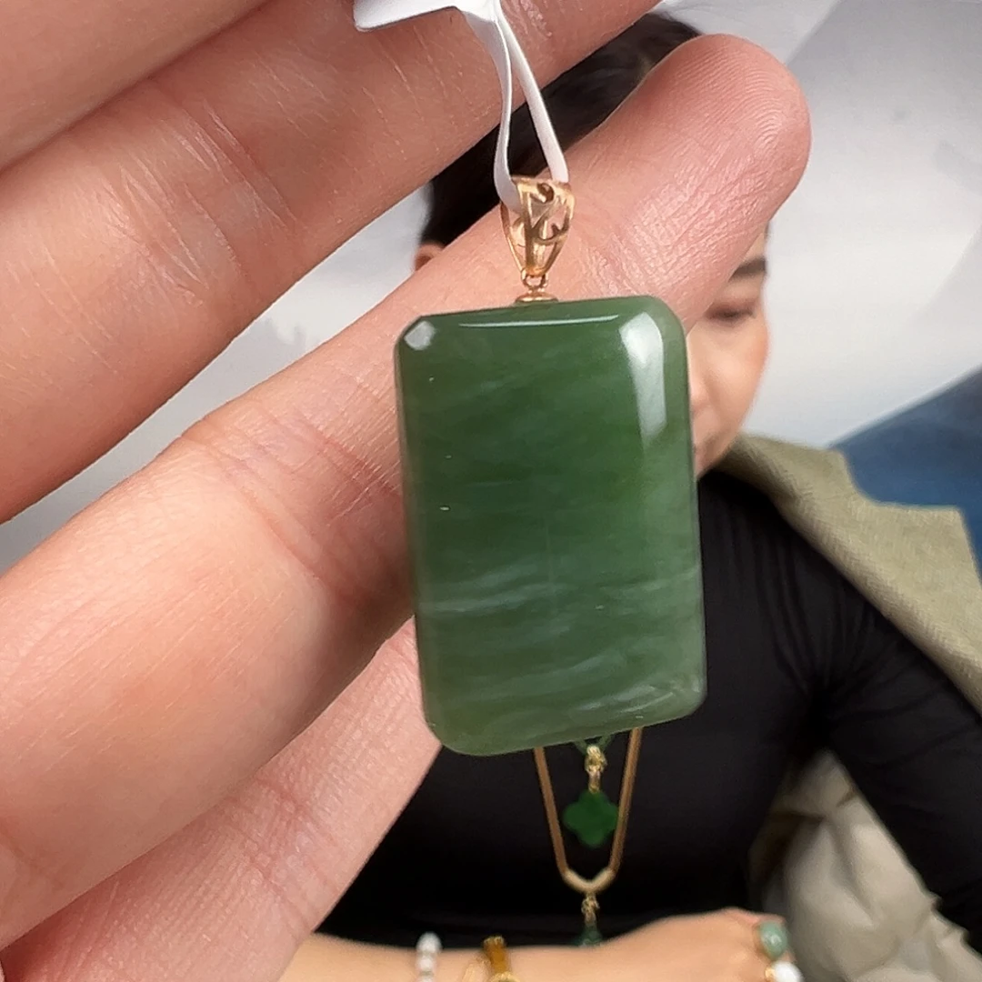 和田玉（糖玉）18K金镶嵌颈饰