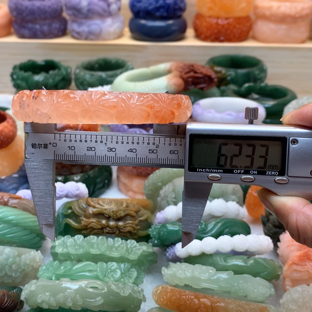 未镶嵌手镯石英质玉