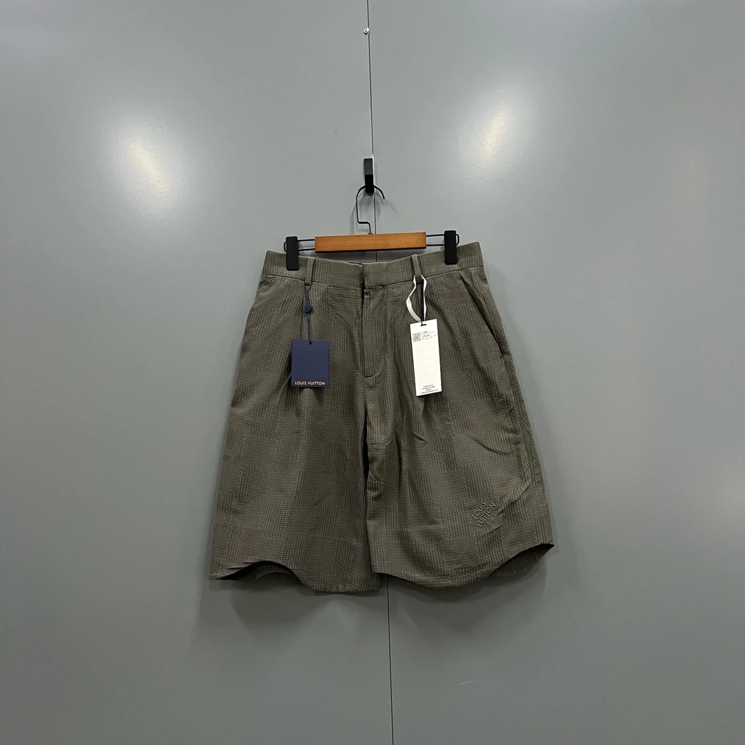 全新未使用 LouisVuitton/路易威登 棋盘格刺绣logo短裤 46码