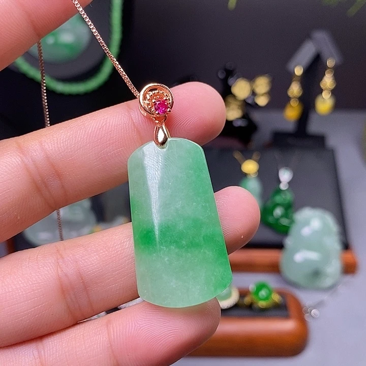 吊坠(赠链)未镶嵌翡翠